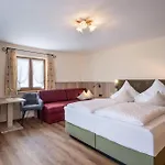 Privatunterkunft Berggasthof Geislerhof *