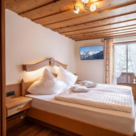 Berggasthof Geislerhof ホームステイ トゥクス