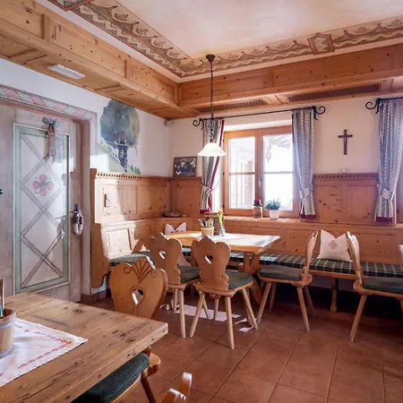 ホームステイ Berggasthof Geislerhof *
