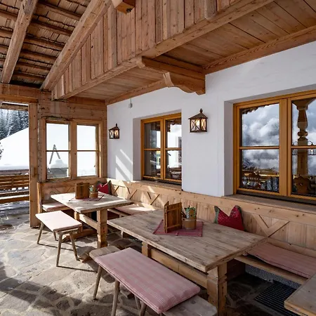 Berggasthof Geislerhof ホームステイ *